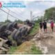 Truk Tronton Bermuatan 69 Ton Besi Terguling di Wonoayu, Diduga Akibat Sopir Tak Kuasai Medan