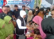 Kendalikan Inflasi, Khofifah Tinjau Langsung Pasar Murah di Banjarsari Gresik