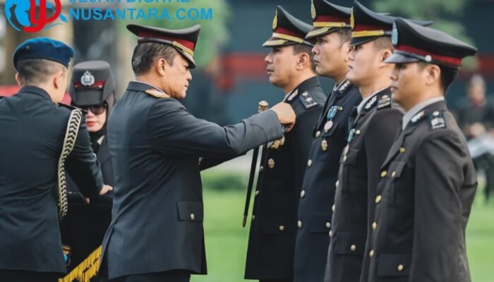 Apresiasi Loyalitas Tanpa Cacat, Kapolda Jatim Beri Tanda Kehormatan kepada 2.684 Personel