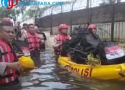 Polri Kerahkan 132 Personel dan Dapur Lapangan Brimob Atasi Banjir 1,5 Meter di Cakung