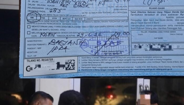 Satlantas Polres Gresik Tindak Tegas Sopir Bus Trans Jatim Ugal-ugalan di Jalan Protokol