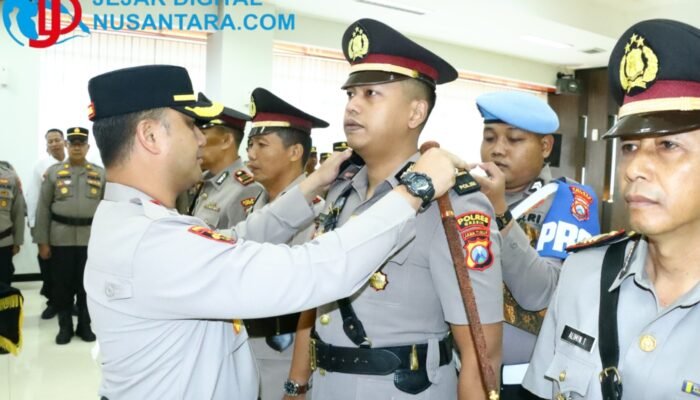 Pimpin Sertijab Lima Kapolsek Jajaran, Kapolres Gresik AKBP Ramadhan : Layani Masyarakat dengan Hati