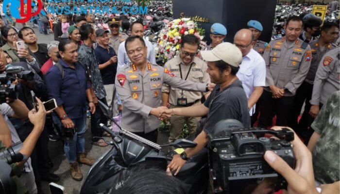 Tangis Haru di Mapolrestabes Surabaya, Bazar Ranmor Kembalikan Motor Korban Curanmor Tanpa Biaya