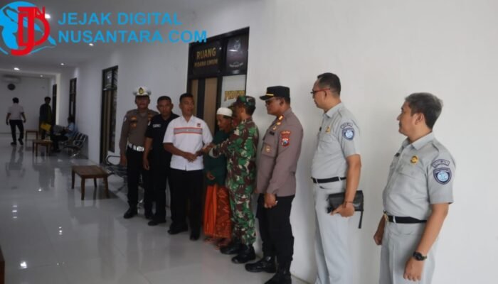 Gerak Cepat Polres Pamekasan, Ungkap Jambret Maut di Plakpak dan Serahkan BB Emas ke Keluarga Korban