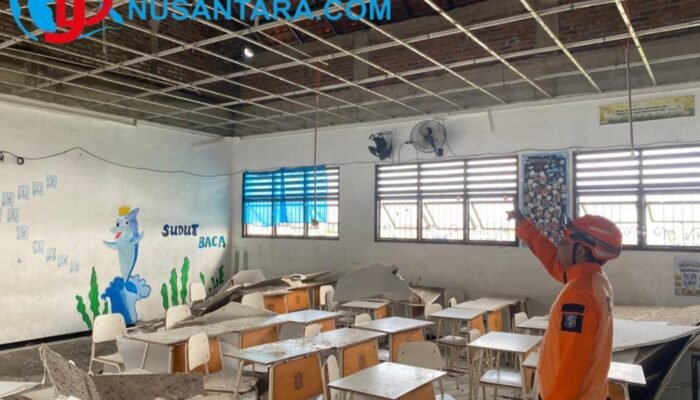 Plafon SMPN 60 Surabaya Ambrol, Tiga Siswi Alami Syok