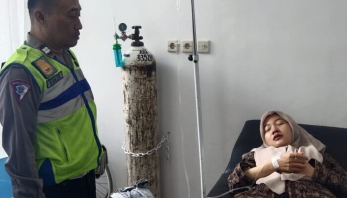 Kurang Waspada Saat Menyalip, Pengendara Motor Patah Tulang Bahu di Gedangan