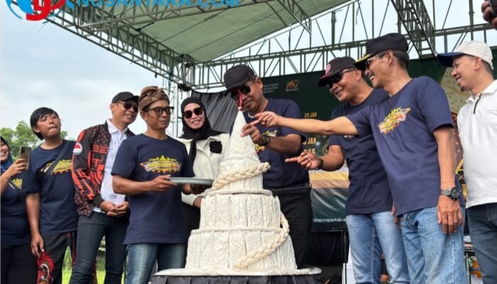 Ikon Sentra Tempe, Tumpeng 14 Meter Meriahkan Harjasda Sidoarjo ke-167