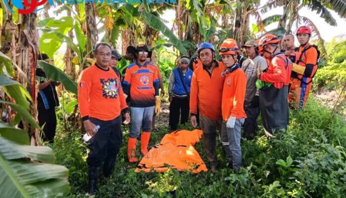 Polres Gresik bersama BPBD Bergerak Cepat Evakuasi Korban Terseret Selokan di Driyorejo Ditemukan Meninggal Dunia