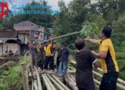 Polres Ponorogo Perbaiki Jembatan Darurat, Akses Dua Desa di Ngebel Kembali Normal