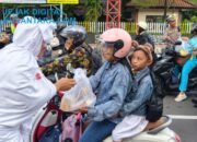 Sentuhan Humanis Polres Blitar Kota, Bagikan Sayur hingga Hadirkan Pocong demi Tekan Laka Lantas