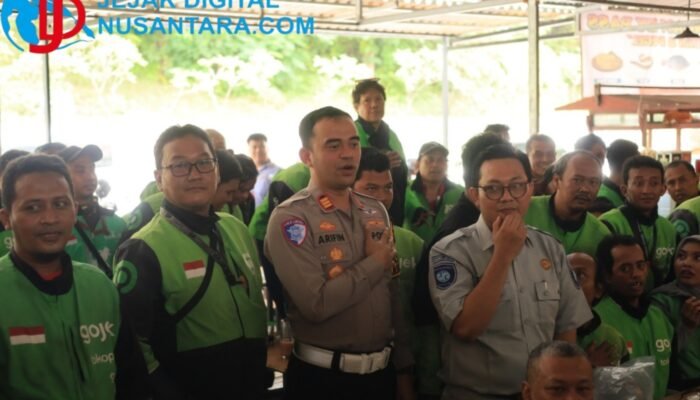 Sinergi di Balik Secangkir Kopi, Satlantas Polres Gresik Rangkul Driver Ojol dalam Ops Keselamatan Semeru 2026