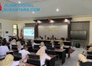 Sasar Milenial, Satlantas Polres Bangkalan Bagikan Helm Gratis di SMKN 1 Bangkalan