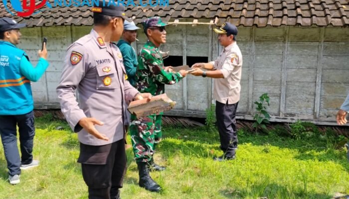 Sinergi Empat Pilar dan Mahasiswa KKN Renovasi Mushola Darussalam Jelang Ramadan