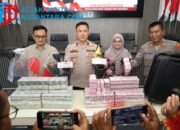 Tipu Warga dengan Koper Berisi Uang Palsu, Dua Pria Diringkus Polres Trenggalek