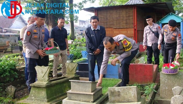 Jelang Ramadan, Kapolresta Malang Kota Ziarah Serentak ke Makam Korban Kanjuruhan