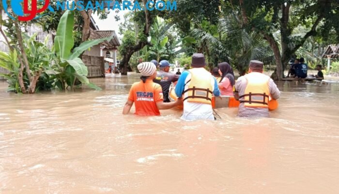 Rambipuji Lumpuh Akibat Banjir, Polres Jember Pimpin Evakuasi dan Pastikan Logistik Pengungsi Aman