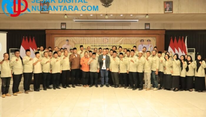 Kukuhkan Pengurus DPC PKDI Gresik 2025-2030, Wabup Alif Dorong Desa Jadi Subjek Pembangunan