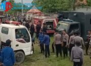 Bukan Sekadar Penjinak Api, Damkar Sampang Evakuasi Truk Polisi Terjebak Lumpur di Konser Valen DA7
