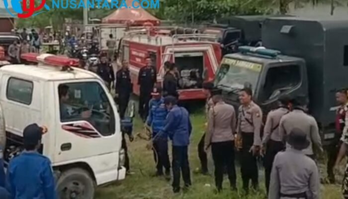 Bukan Sekadar Penjinak Api, Damkar Sampang Evakuasi Truk Polisi Terjebak Lumpur di Konser Valen DA7