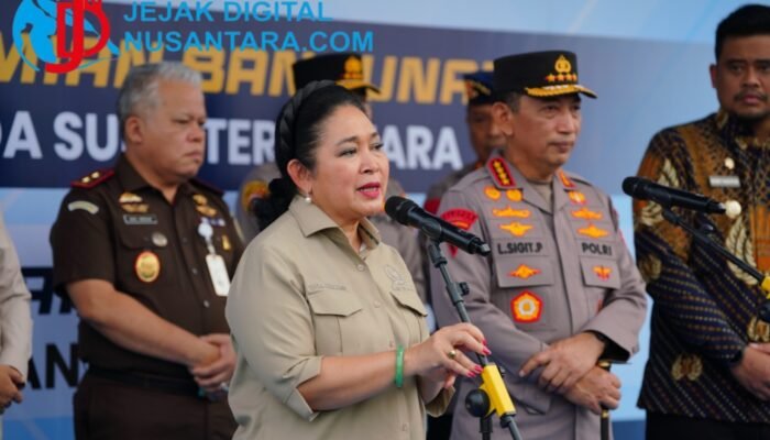 Wujud Kehadiran Negara, Kapolri Lepas 22 Kontainer Bantuan untuk Korban Bencana di Sumatera