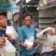 Kedekatan Humanis, Kapolres Sampang Bagikan Takjil untuk Pengayuh Becak
