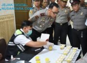 Bersih-Bersih Internal, Polres Gresik Gelar Tes Urine Mendadak Bagi Puluhan Personel