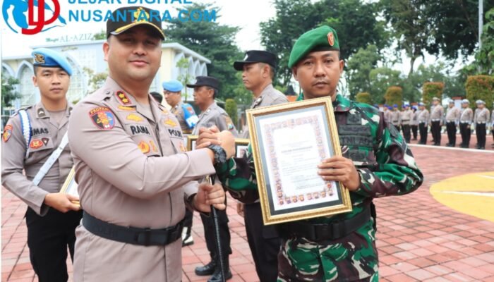 Lumpuhkan Pelaku Curanmor, Babinsa Koramil Dukun Terima Penghargaan dari Kapolres Gresik