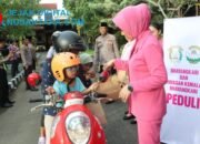 Sapa Pengguna Jalan, Polres Bangkalan dan Bhayangkari Bagikan Ratusan Paket Takjil