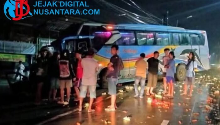 Laka Maut Dini Hari di Perak Jombang, Bus Sumber Selamat Hantam Daihatsu Espass, Satu Luka Berat