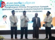 Apresiasi Pahlawan Kebersihan, Bupati Jombang Berangkatkan 5 Tenaga DLH Umrah Gratis