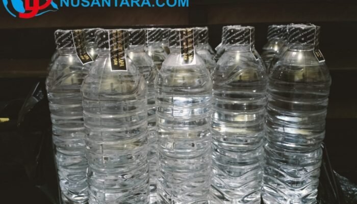 Sikat Penyakit Masyarakat Jelang Ramadhan, Polsek Kedungdung Amankan Belasan Botol Miras di Desa Komis