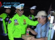 Satlantas Polres Sampang Gelar Sahur on the Road, Sasar Pedagang hingga Tukang Becak