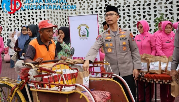 Sisi Humanis Polri: Polres Trenggalek dan Bhayangkari Salurkan Ratusan Paket Buka Puasa untuk Tukang Becak