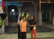 Gencarkan Keselamatan Jalan, Satlantas Polres Gresik Edukasi Santri Melalui ‘Police Goes to Pesantren’