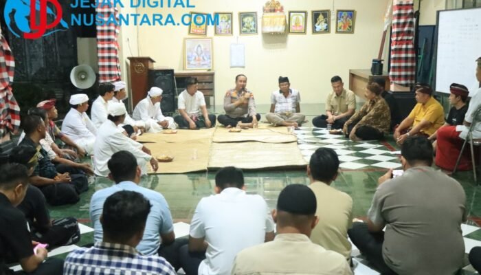 Harmoni di Ambang Nyepi dan Lebaran, Kapolres Gresik Perkuat Sinergi di Pura Kerta Bumi