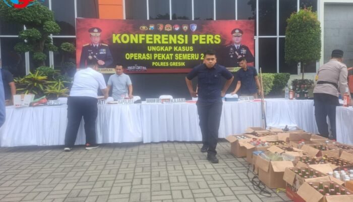 Berantas Penyakit Masyarakat, Polres Gresik Musnahkan 983 Botol Miras Hasil Operasi Pekat Semeru 2026