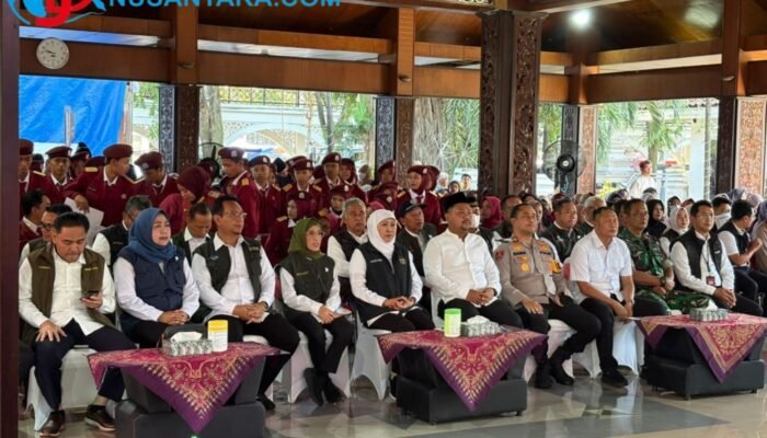 Gubernur Jatim Gelontorkan Bansos Rp7 Miliar di Gresik, Sasar Kelompok Rentan dan Pengentasan Kemiskinan