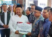 Khofifah dan Bupati Yani Salurkan Bansos Rp7,6 Miliar, Pastikan Stabilitas Pangan di Gresik