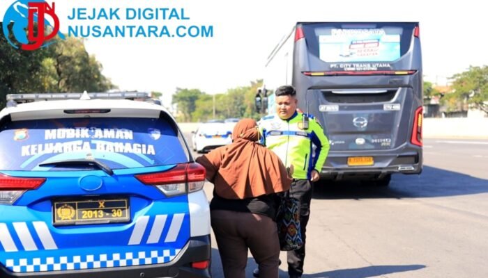 Aksi Heroik Satlantas Polres Gresik, Kejar Bus Mudik Hingga Tol Tandes Demi Pasutri yang Tertinggal