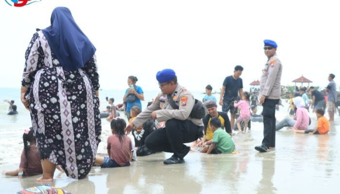 Pastikan Keselamatan Wisatawan Lebaran 2026, Kapolres Gresik Perketat Pengawasan Pantai Dalegan