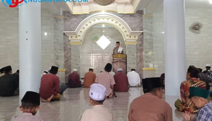 Jaga Kondusivitas Pasca-Lebaran, Sat Binmas Polres Sampang Gelar Safari Jum’at di Camplong