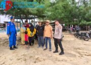 Jaga Keselamatan Pengunjung, Kapolsek Pademawu Berikan Himbauan Langsung di Pantai Jumiang