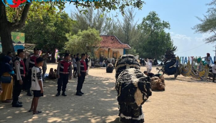 Libur Akhir Pekan, Sat Samapta Polres Pamekasan Perketat Pengamanan Objek Wisata Pantai