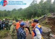 Jembatan Ambruk Diterjang Hujan, Akses Wisata Air Terjun Madakaripura Ditutup Total