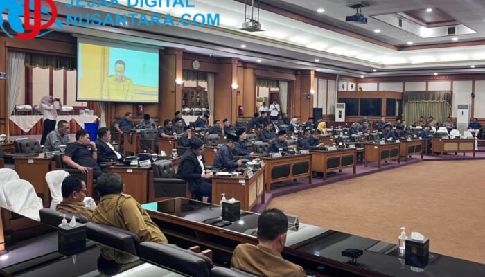 Sinergitas Pasca-Lebaran: Kasdim 0817/Gresik Hadiri Halalbihalal dan Rapat Paripurna DPRD