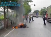 Aksi Cepat Satlantas Polres Gresik Padamkan Motor Terbakar di Depan Terminal Bunder