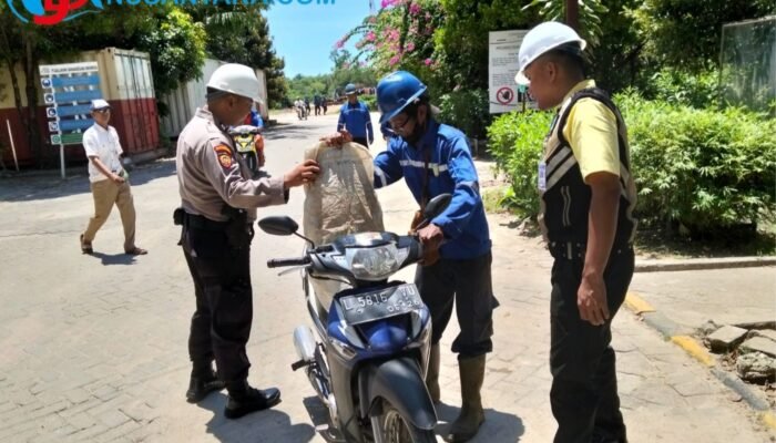 Perkuat Objek Vital Nasional, Sat Samapta Polres Bangkalan Perketat Pengamanan Galangan Kapal PT ASSI