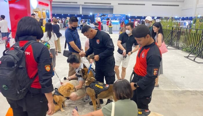 Pererat Kedekatan dengan Masyarakat, Den K-9 Polri Edukasi Pengunjung Pet Adventure Wonderland di PIK