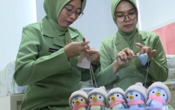 Sisi Lain dr. Zuhria, Dedikasi Spesialis Patologi Klinik di Balik Simpul Benang Rajut