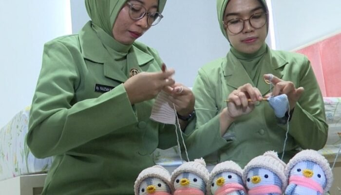 Sisi Lain dr. Zuhria, Dedikasi Spesialis Patologi Klinik di Balik Simpul Benang Rajut